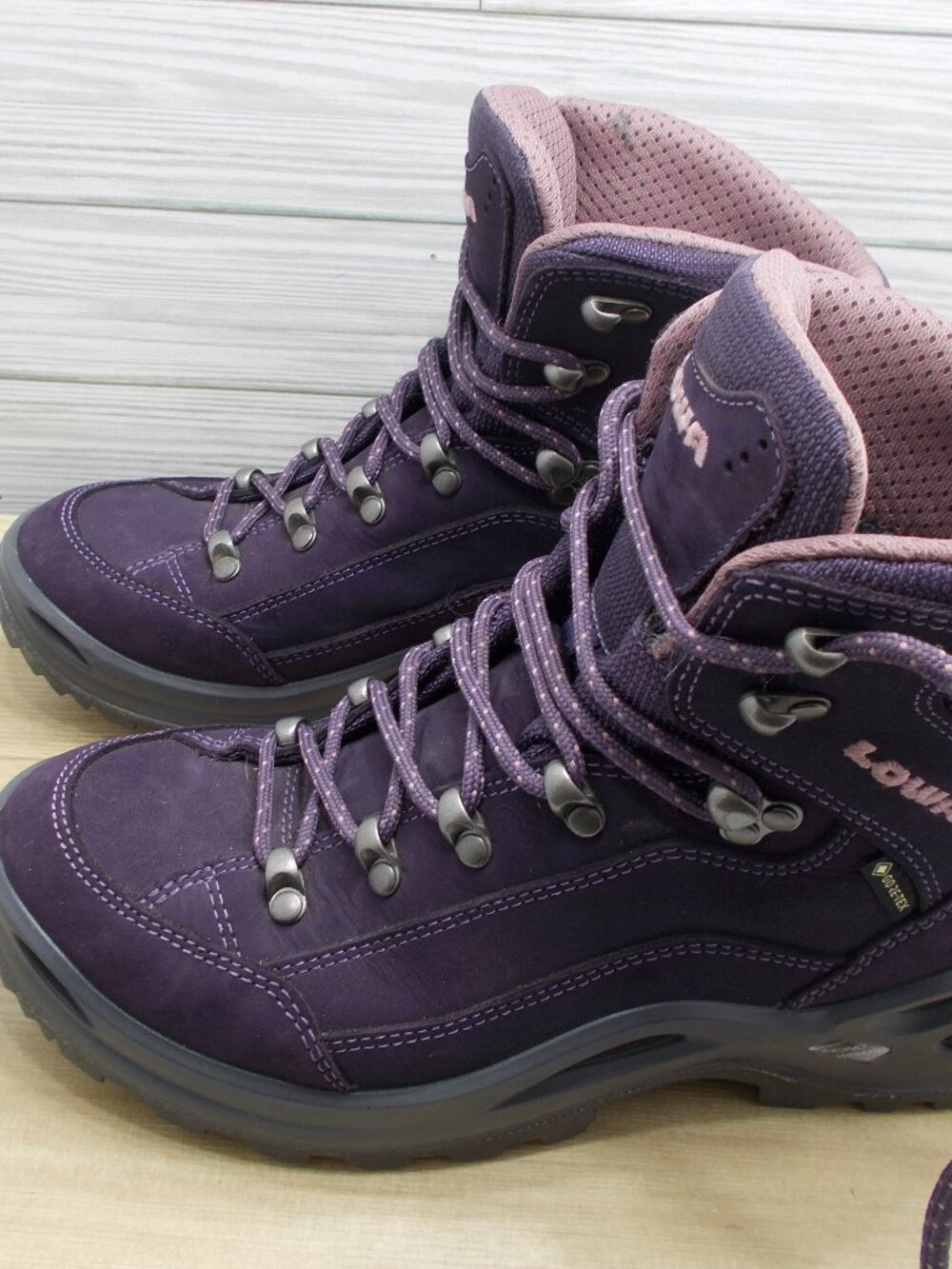 Lowa Plum Renegade GTX Mid Hiking Boots Size 8.5 All Terrain Classic - Picture 2 of 5